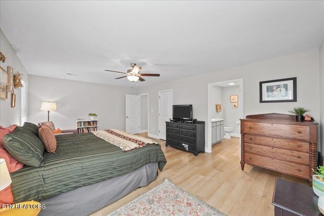 8600 Lakeland Drive, Lenoir City, TN 37772