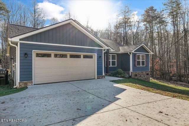 8600 Lakeland Drive, Lenoir City, TN 37772