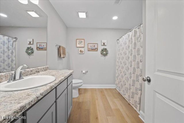 8600 Lakeland Drive, Lenoir City, TN 37772