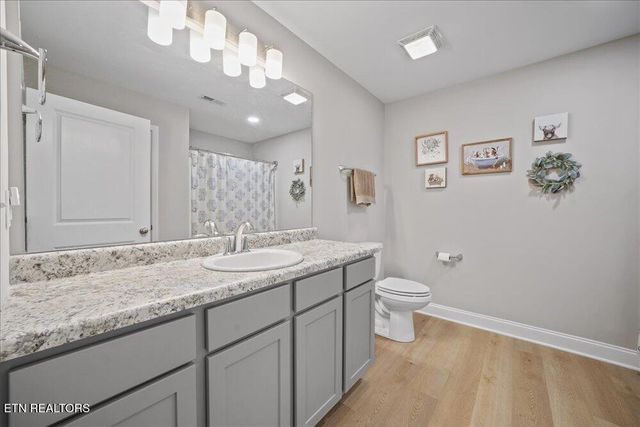 8600 Lakeland Drive, Lenoir City, TN 37772