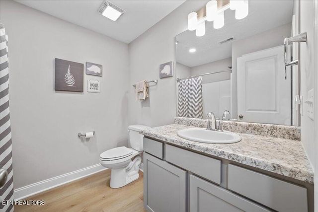 8600 Lakeland Drive, Lenoir City, TN 37772