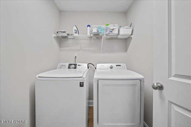 8600 Lakeland Drive, Lenoir City, TN 37772