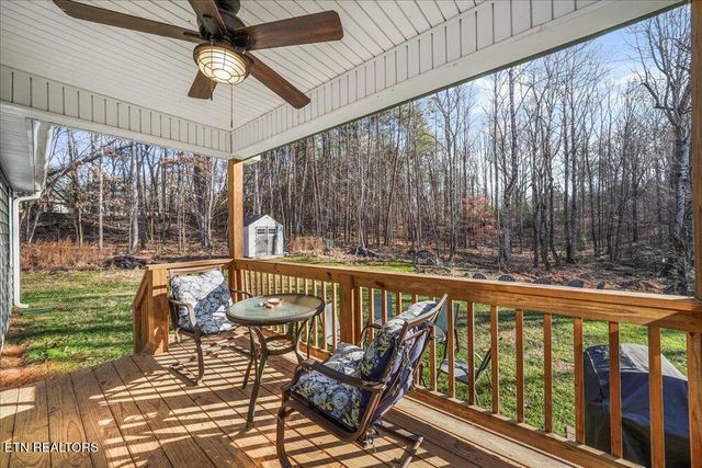 8600 Lakeland Drive, Lenoir City, TN 37772