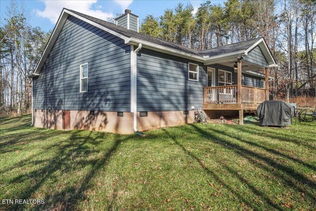 8600 Lakeland Drive, Lenoir City, TN 37772