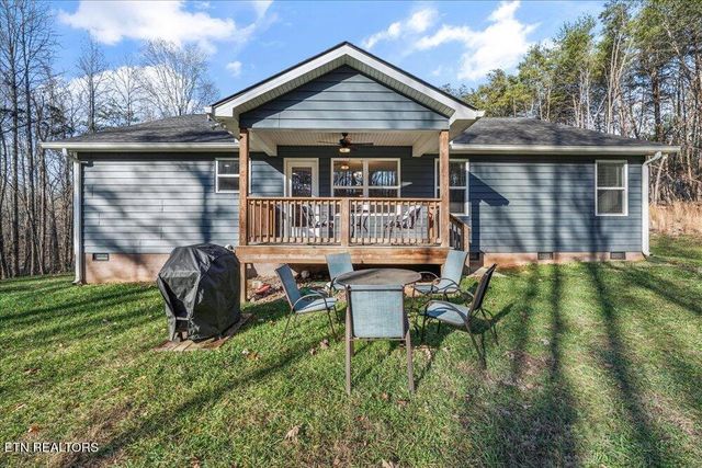8600 Lakeland Drive, Lenoir City, TN 37772