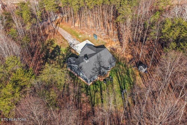 8600 Lakeland Drive, Lenoir City, TN 37772