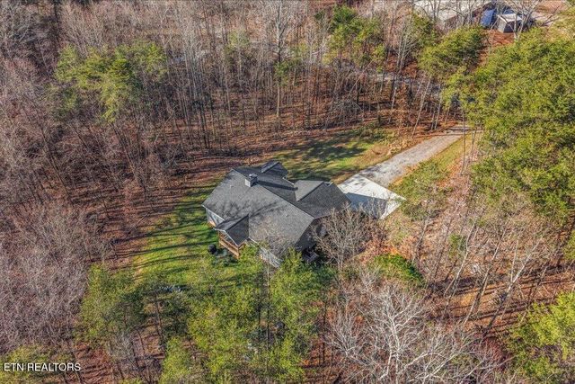 8600 Lakeland Drive, Lenoir City, TN 37772