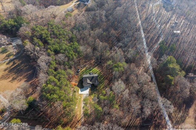 8600 Lakeland Drive, Lenoir City, TN 37772