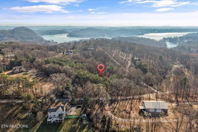 8600 Lakeland Drive, Lenoir City, TN 37772