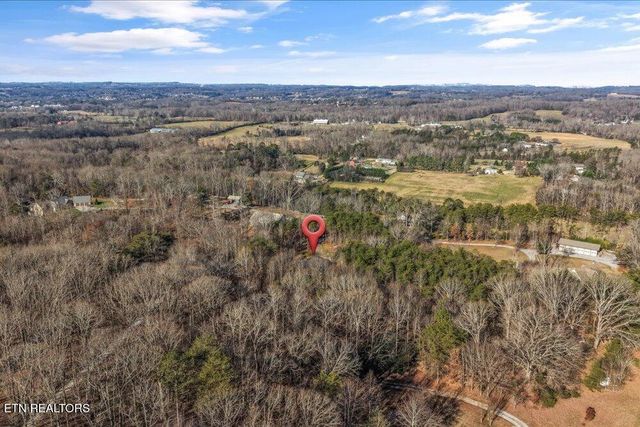 8600 Lakeland Drive, Lenoir City, TN 37772