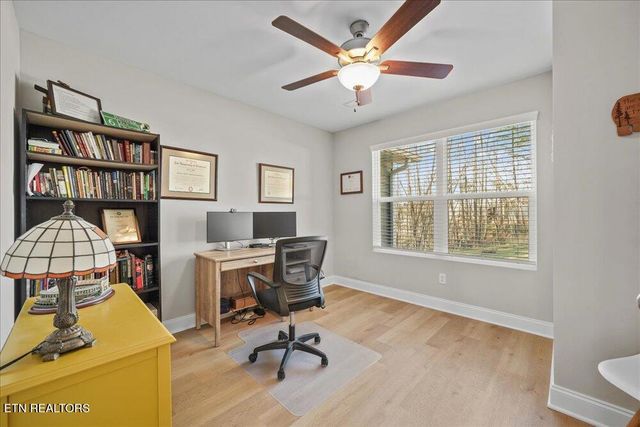 8600 Lakeland Drive, Lenoir City, TN 37772