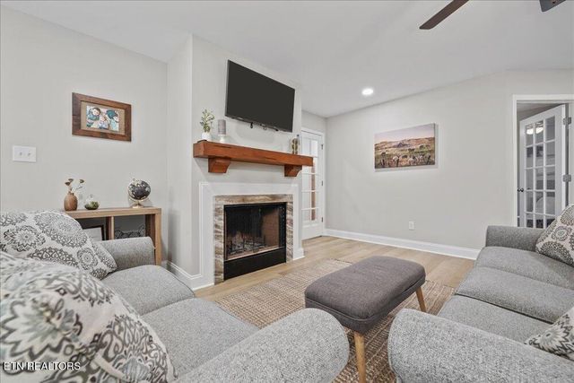 8600 Lakeland Drive, Lenoir City, TN 37772