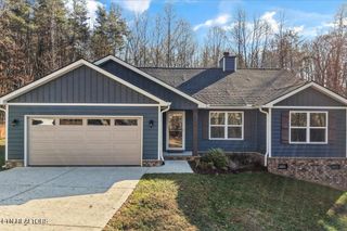 8600 Lakeland Drive, Lenoir City, TN 37772