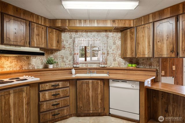 2119 S 252nd Street, Des Moines, WA 98198