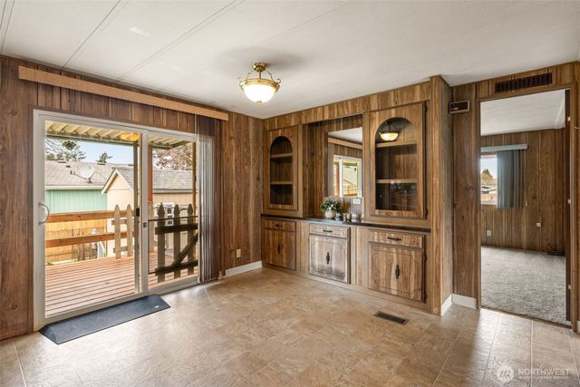 2119 S 252nd Street, Des Moines, WA 98198