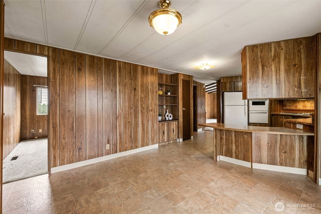 2119 S 252nd Street, Des Moines, WA 98198