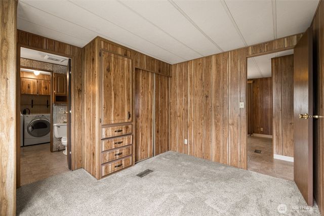 2119 S 252nd Street, Des Moines, WA 98198