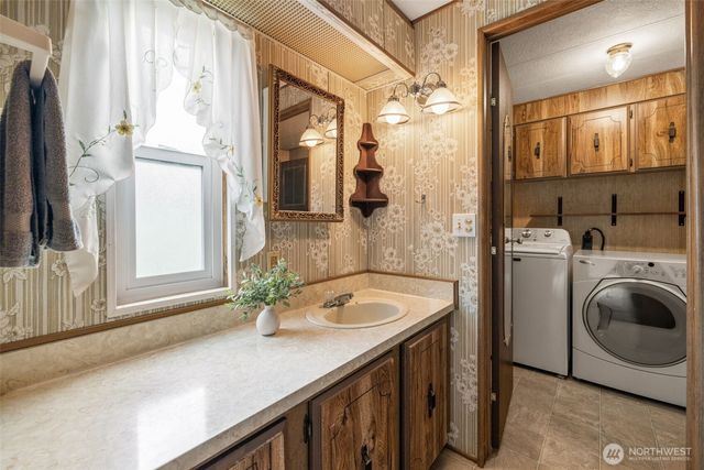 2119 S 252nd Street, Des Moines, WA 98198