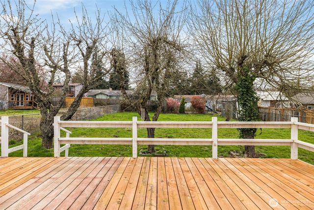 2119 S 252nd Street, Des Moines, WA 98198