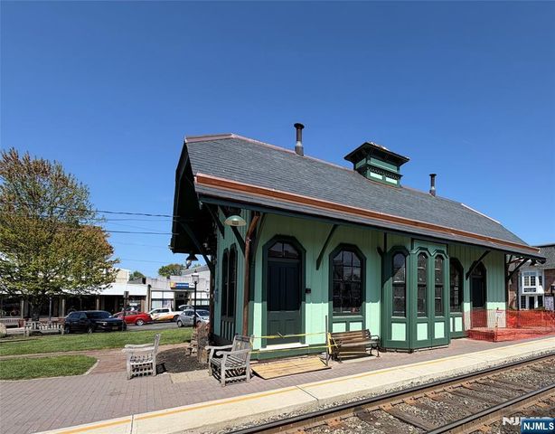 107 Roland Street, Park Ridge, NJ 07656
