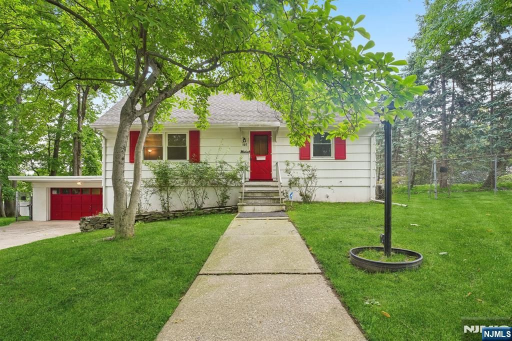 107 Roland Street, Park Ridge, NJ 07656