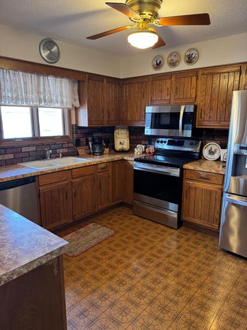 1807 Brookside Drive, Albert Lea, MN 56007