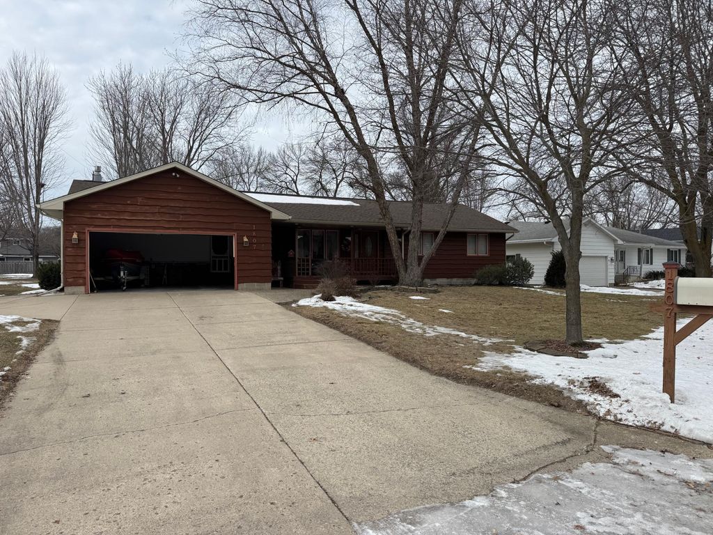 1807 Brookside Drive, Albert Lea, MN 56007
