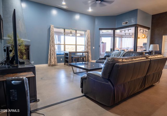 42812 N 22ND Street, New River, AZ 85087