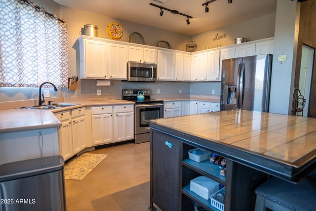 42812 N 22ND Street, New River, AZ 85087