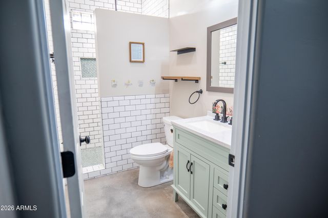 42812 N 22ND Street, New River, AZ 85087