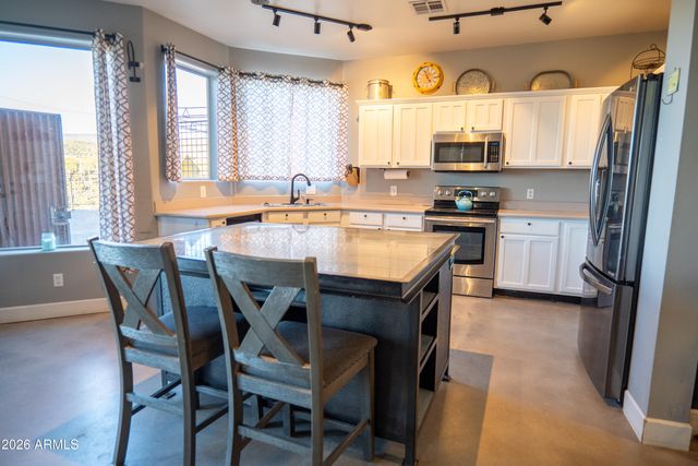 42812 N 22ND Street, New River, AZ 85087