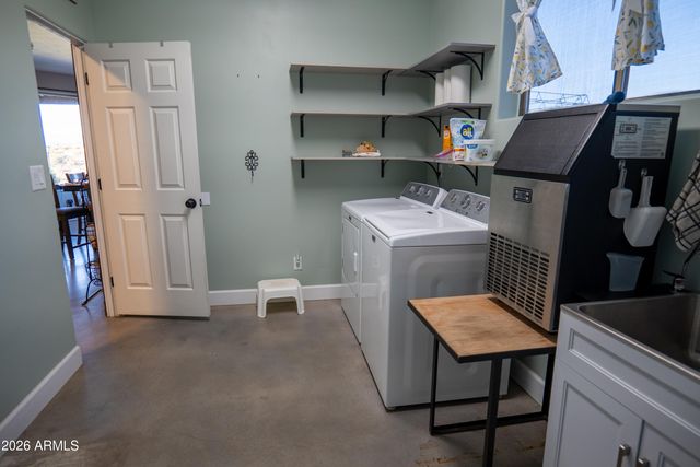 42812 N 22ND Street, New River, AZ 85087