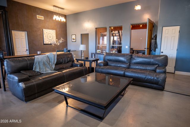 42812 N 22ND Street, New River, AZ 85087