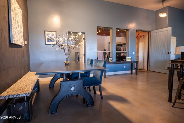 42812 N 22ND Street, New River, AZ 85087