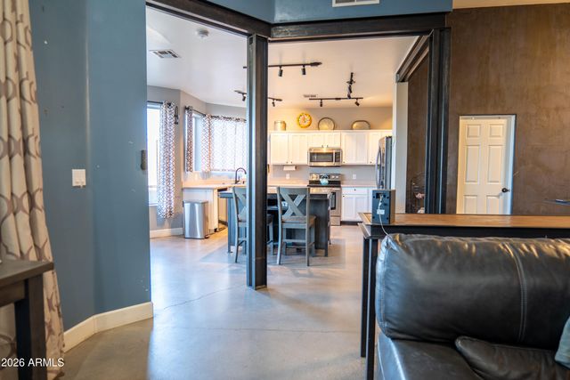 42812 N 22ND Street, New River, AZ 85087