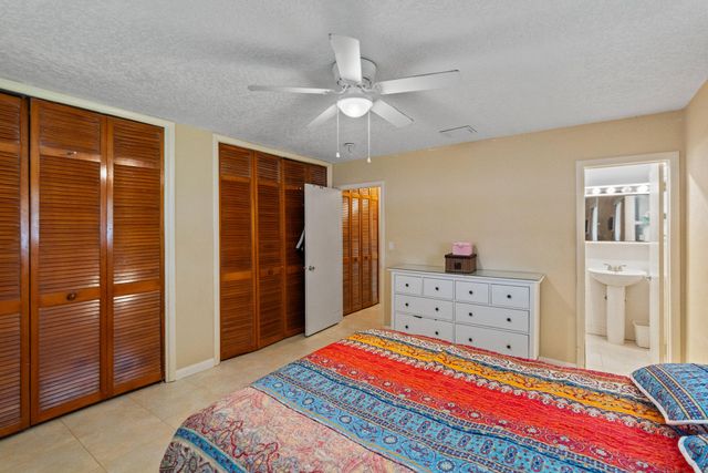 1111 NW 85TH Way, Pembroke Pines, FL 33024