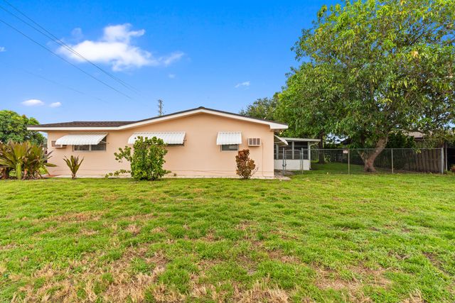 1111 NW 85TH Way, Pembroke Pines, FL 33024