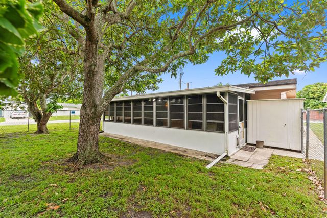 1111 NW 85TH Way, Pembroke Pines, FL 33024