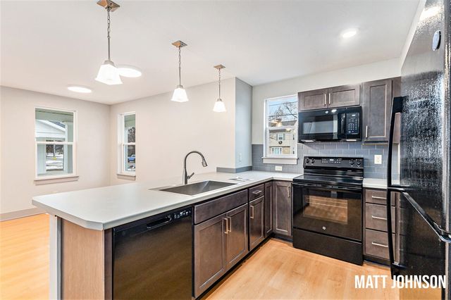 2120 Willard Avenue, Grand Rapids, MI 49507