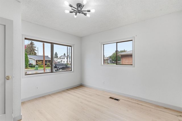 3807 E 26th Ave, Spokane, WA 99223