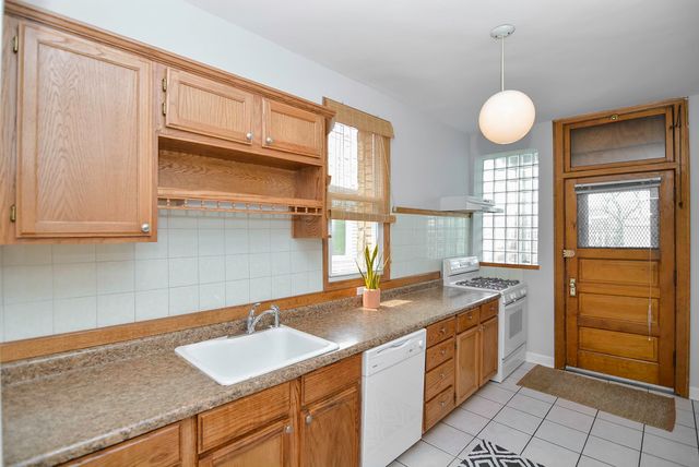 6218 N Bell Avenue 1, Chicago, IL 60659