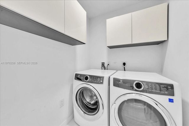 851 NE 1st Ave 3711, Miami, FL 33132