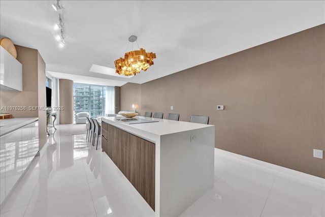 851 NE 1st Ave 3711, Miami, FL 33132