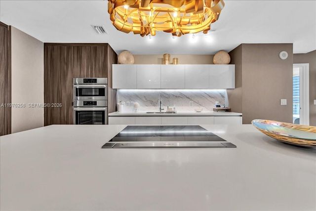 851 NE 1st Ave 3711, Miami, FL 33132