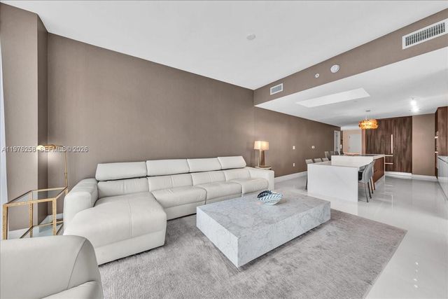 851 NE 1st Ave 3711, Miami, FL 33132