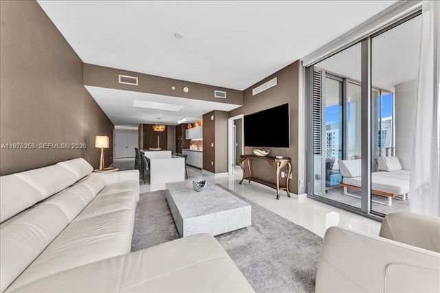 851 NE 1st Ave 3711, Miami, FL 33132