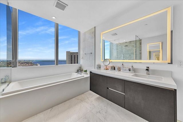 851 NE 1st Ave 3711, Miami, FL 33132