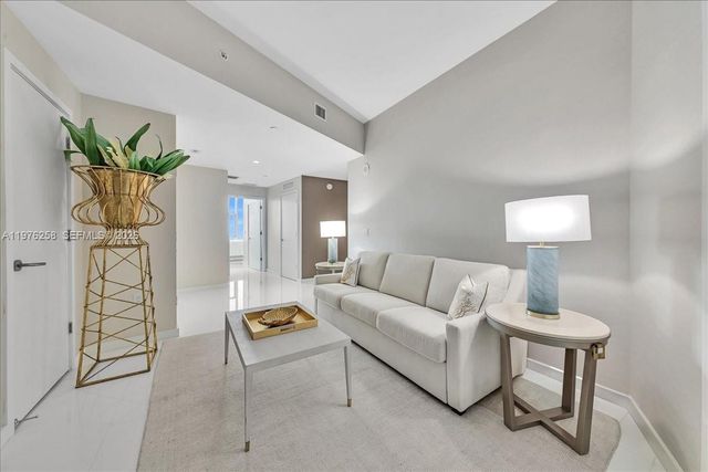 851 NE 1st Ave 3711, Miami, FL 33132