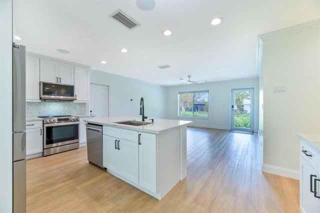 8099 Santa Fe Trail, Boca Raton, FL 33487