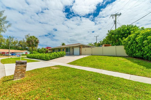 8099 Santa Fe Trail, Boca Raton, FL 33487